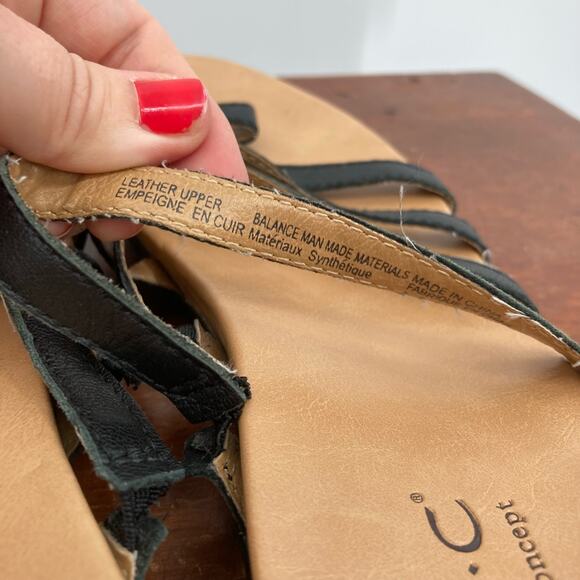 Born Leather Black Strappy Slip On Flat Sandals Casual Neutral Women’s 7 - Picture 6 of 7